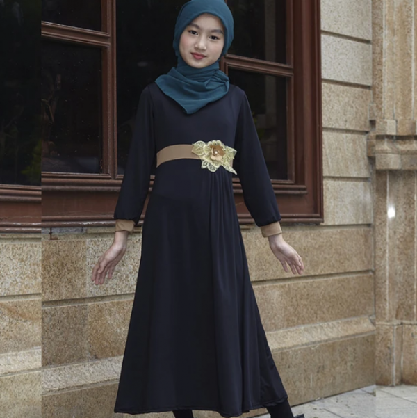 Gamis kerja dengan tali ikat di pinggang